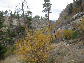 Canyon continues on towards the north, Skaha Bluffs Shady Valley Trail 2014-10.